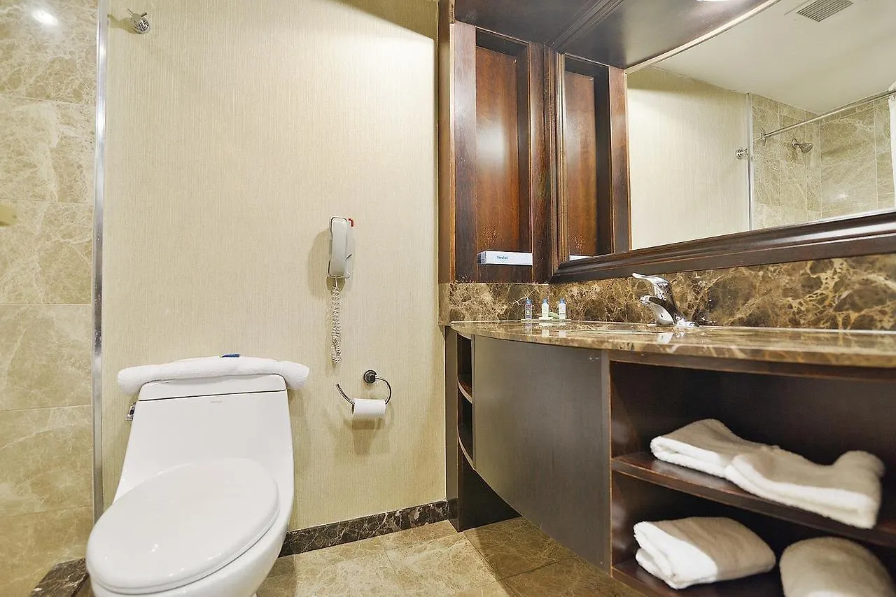 Woodbine Hotel & Suites Toronto