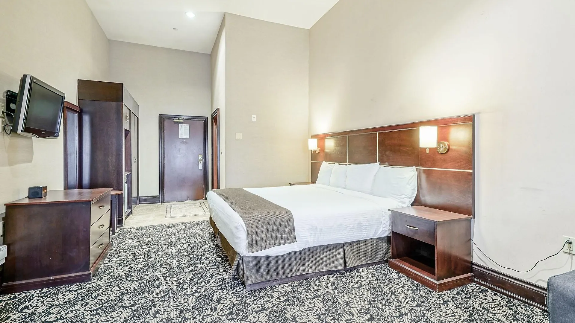 Woodbine Hotel & Suites Toronto