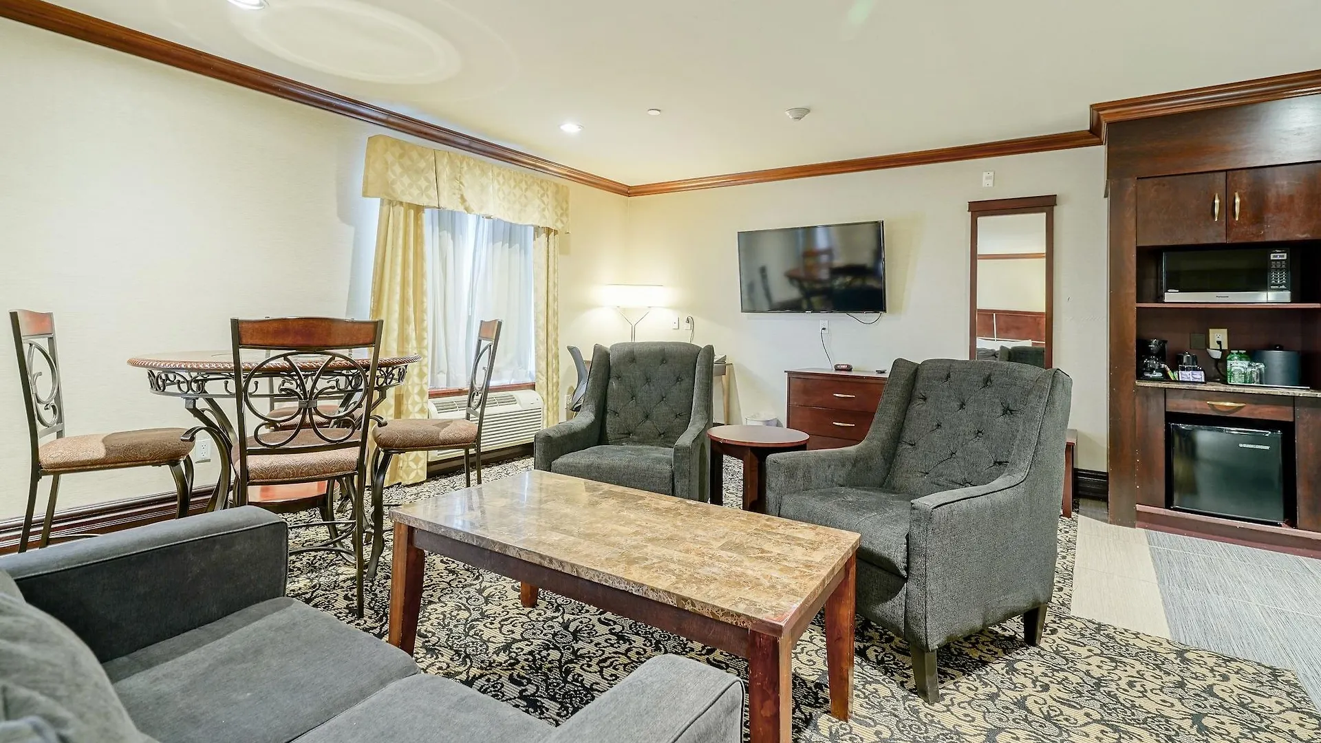 Woodbine Hotel & Suites Toronto