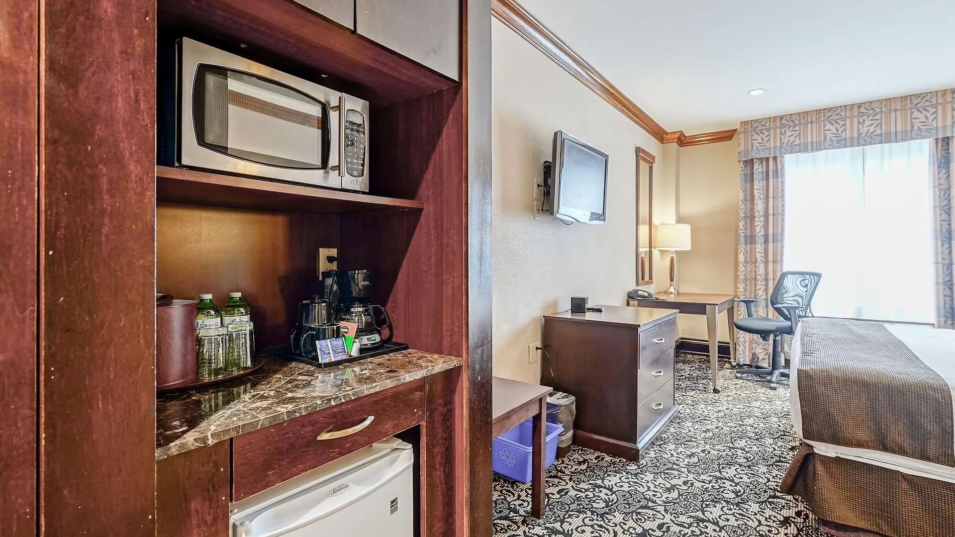 Woodbine Hotel & Suites Toronto 3*,