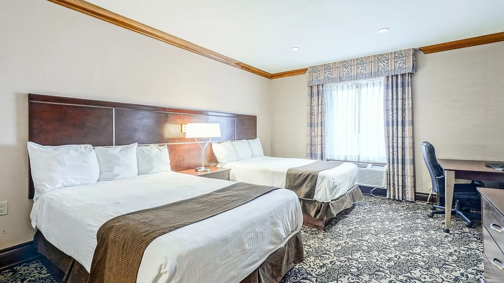 ***  Woodbine Hotel & Suites Toronto Canadá