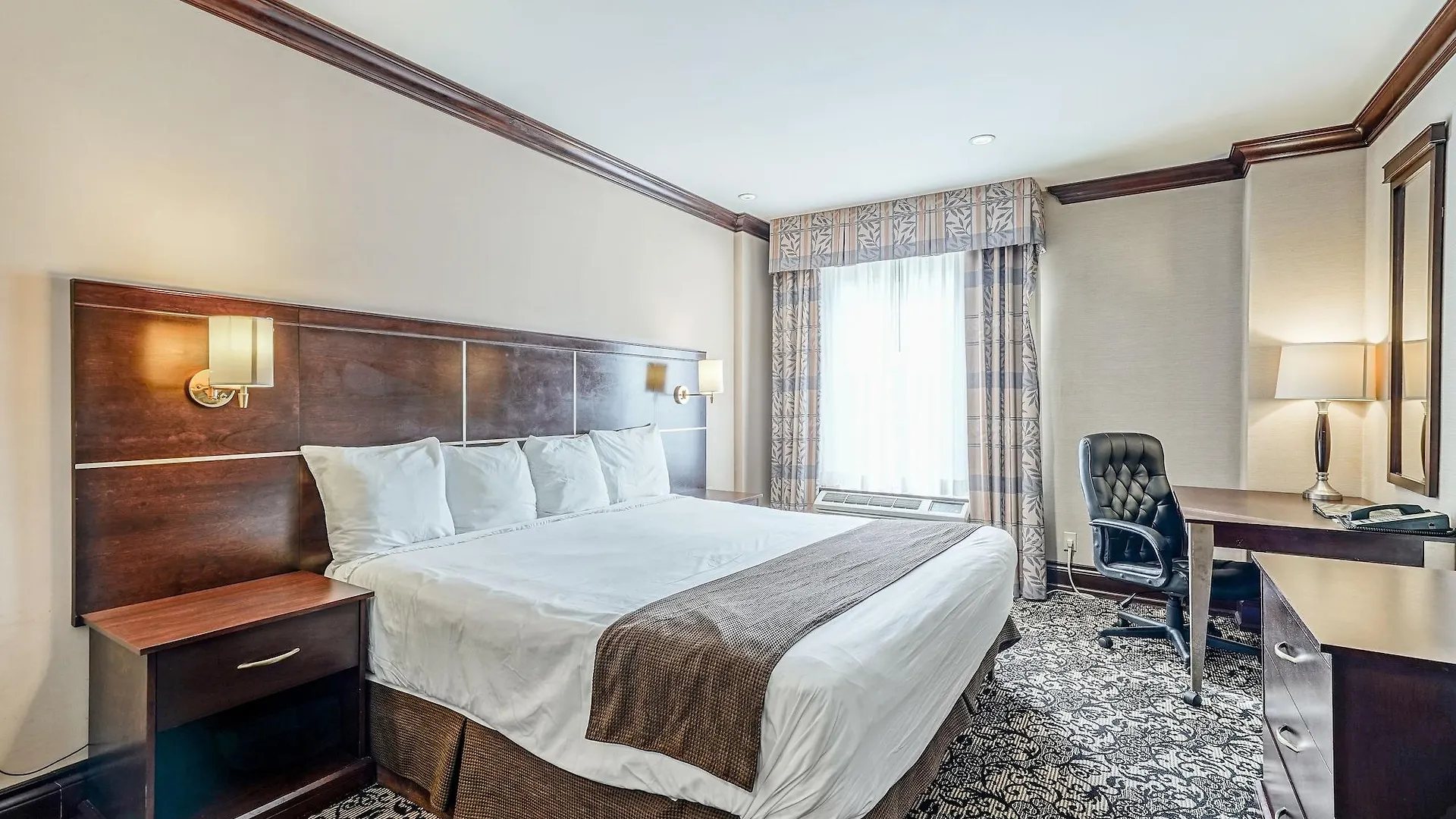 Woodbine Hotel & Suites Toronto