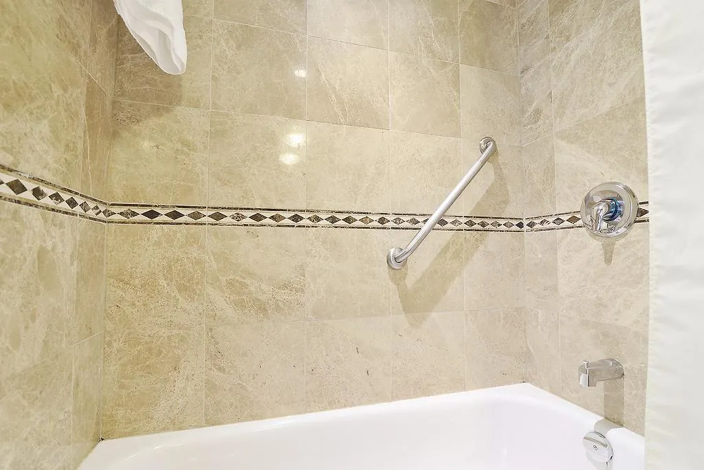 Woodbine Hotel & Suites Toronto