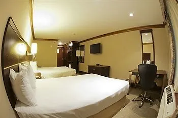 Woodbine Hotel & Suites Toronto