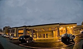 Woodbine Hotel & Suites Toronto
