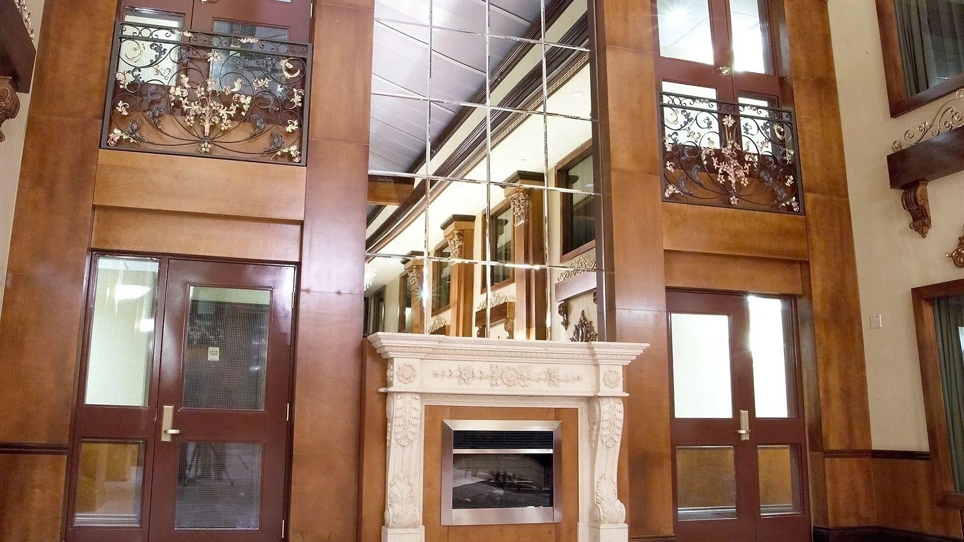 Woodbine Hotel & Suites Toronto