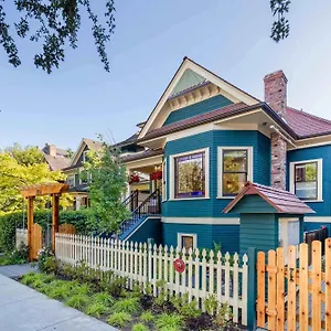 A Gentle Hideaway In The Urban Forest West End Downtown Canada