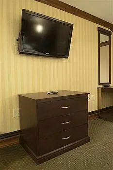 Woodbine Hotel & Suites Toronto